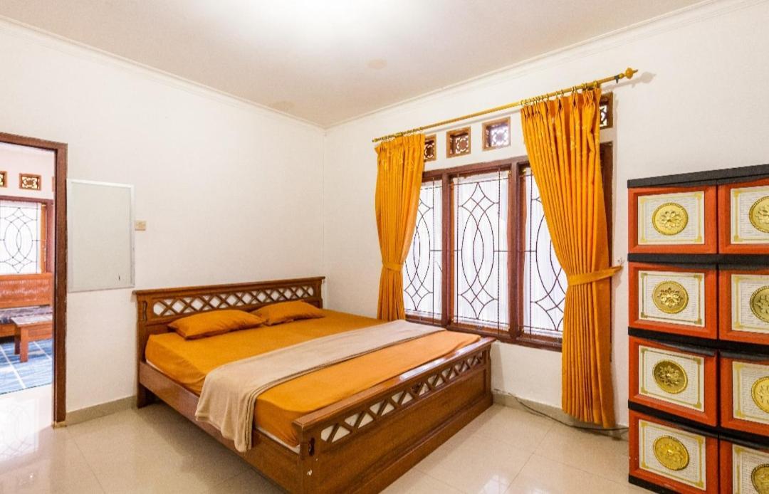 Villa Anjung Balak Cisarua Exterior photo