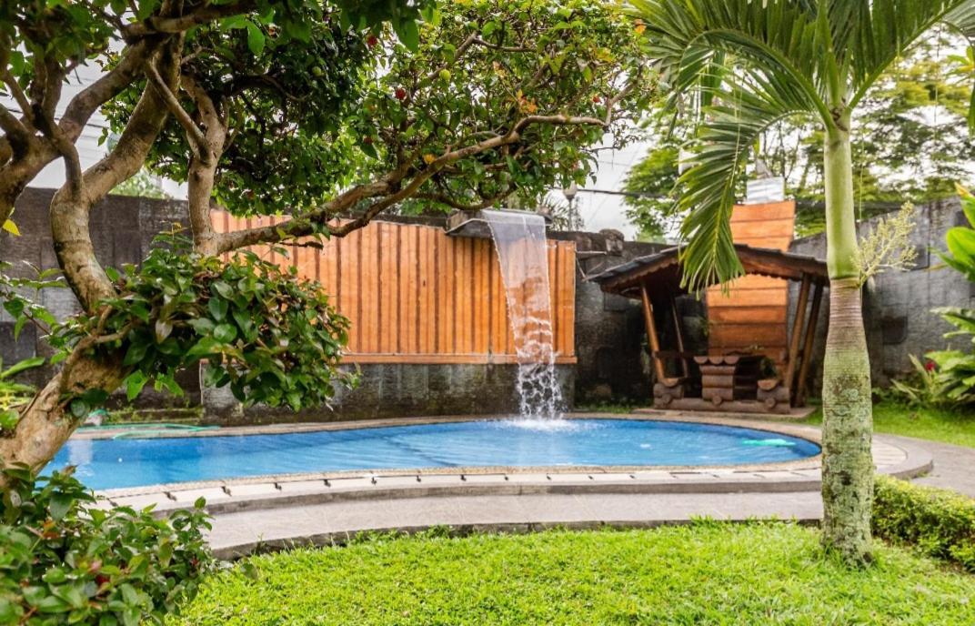 Villa Anjung Balak Cisarua Exterior photo