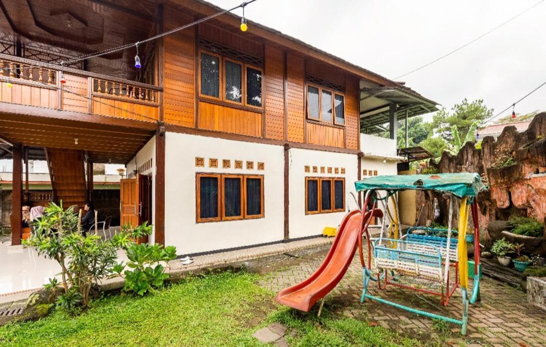 Villa Anjung Balak Cisarua Exterior photo
